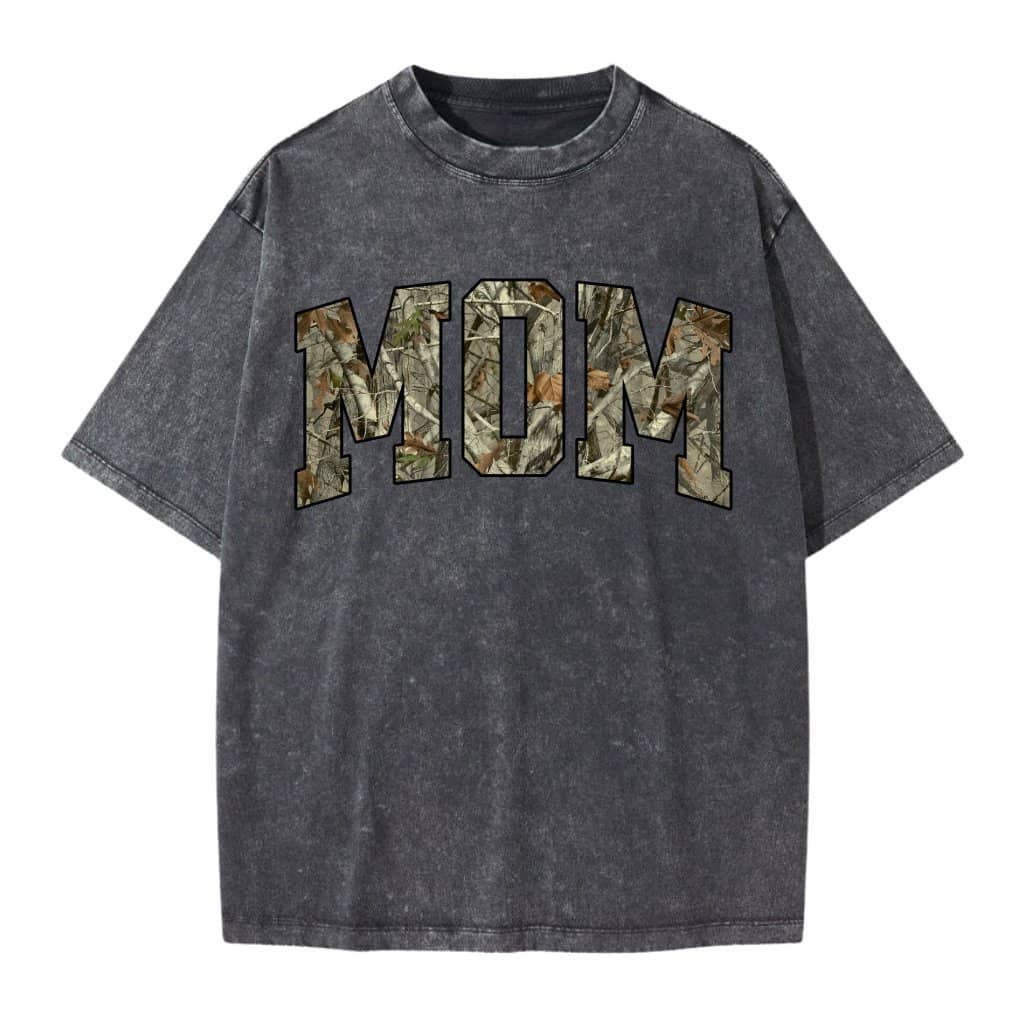 Mom Hunting Camo Est 2026 Wash Tee – Pregnancy Announcement Gift for Expecting Parents