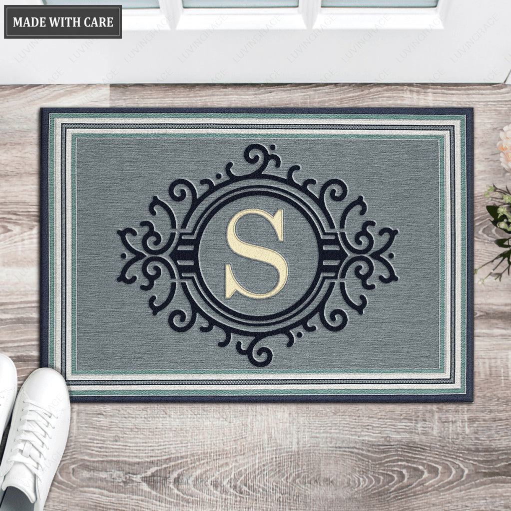 Luvingrace L01 Vintage Monogram The First Letter of Family Name Personalized Doormat