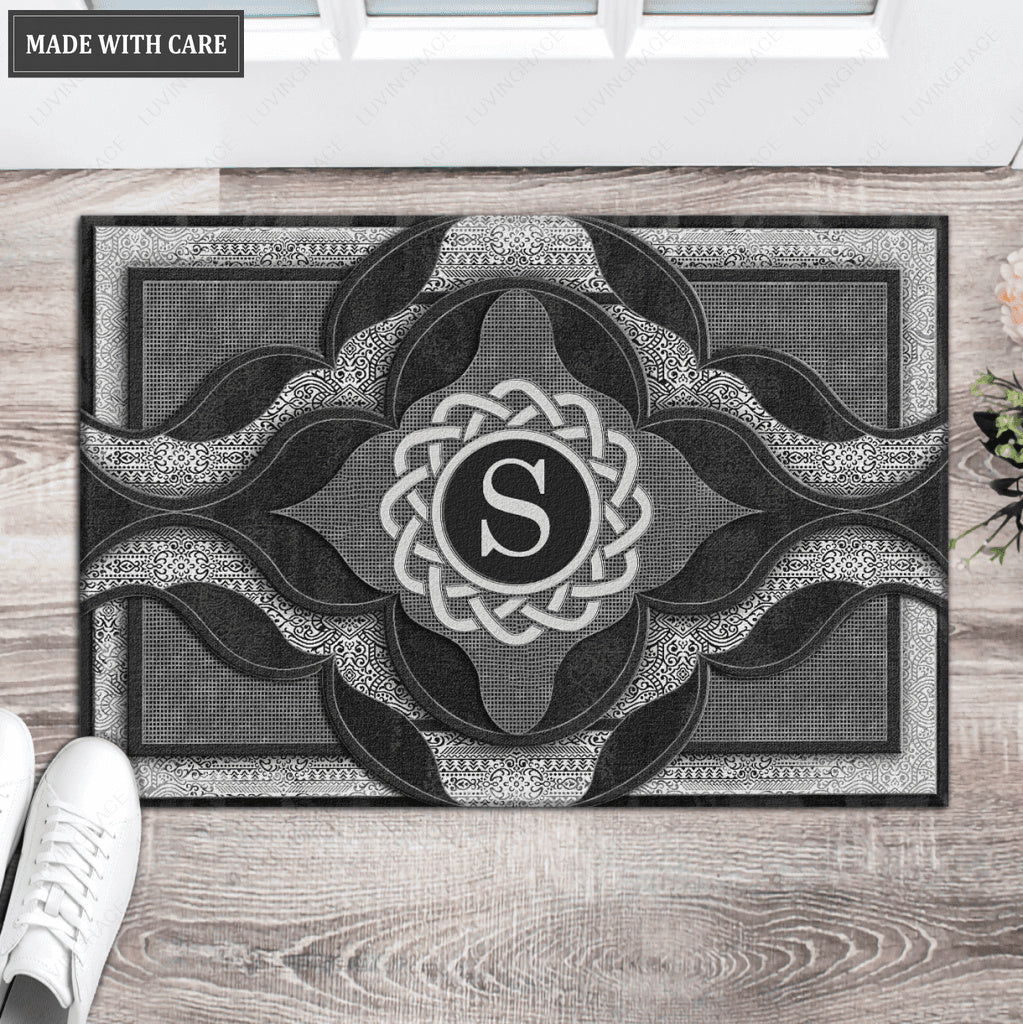 Luvingrace L30 Monogram The First Letter of Family Name Personalized Doormat
