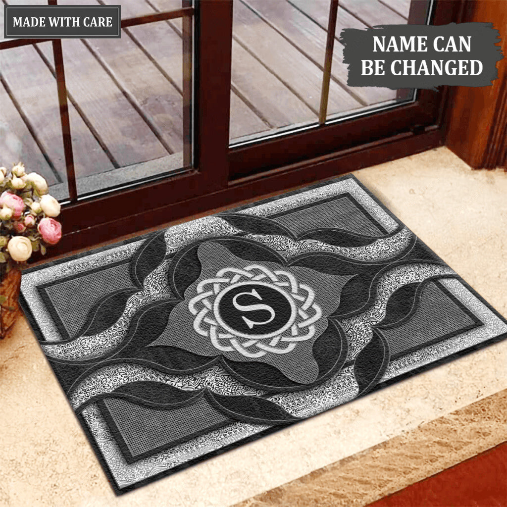 Luvingrace L30 Monogram The First Letter of Family Name Personalized Doormat
