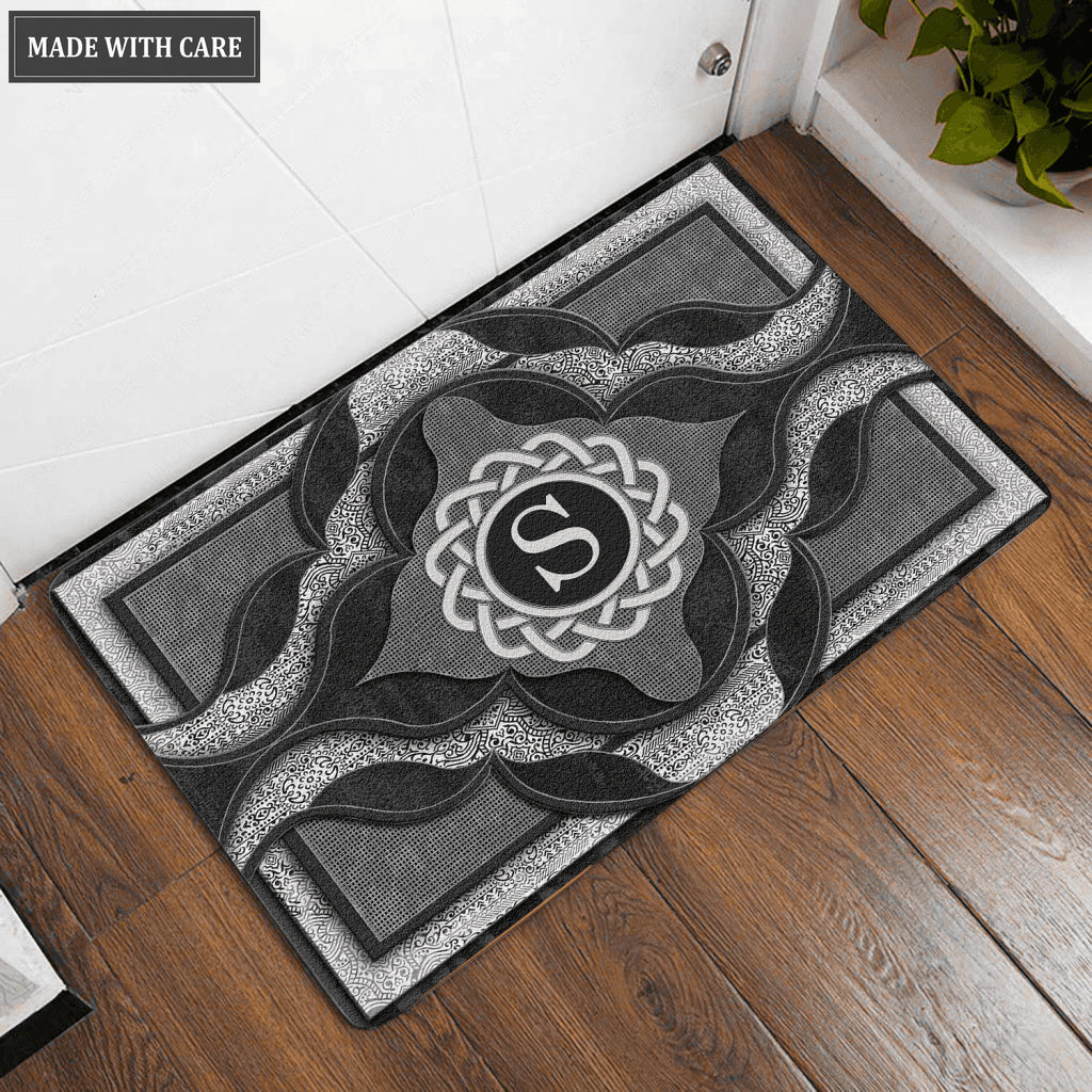 Luvingrace L30 Monogram The First Letter of Family Name Personalized Doormat