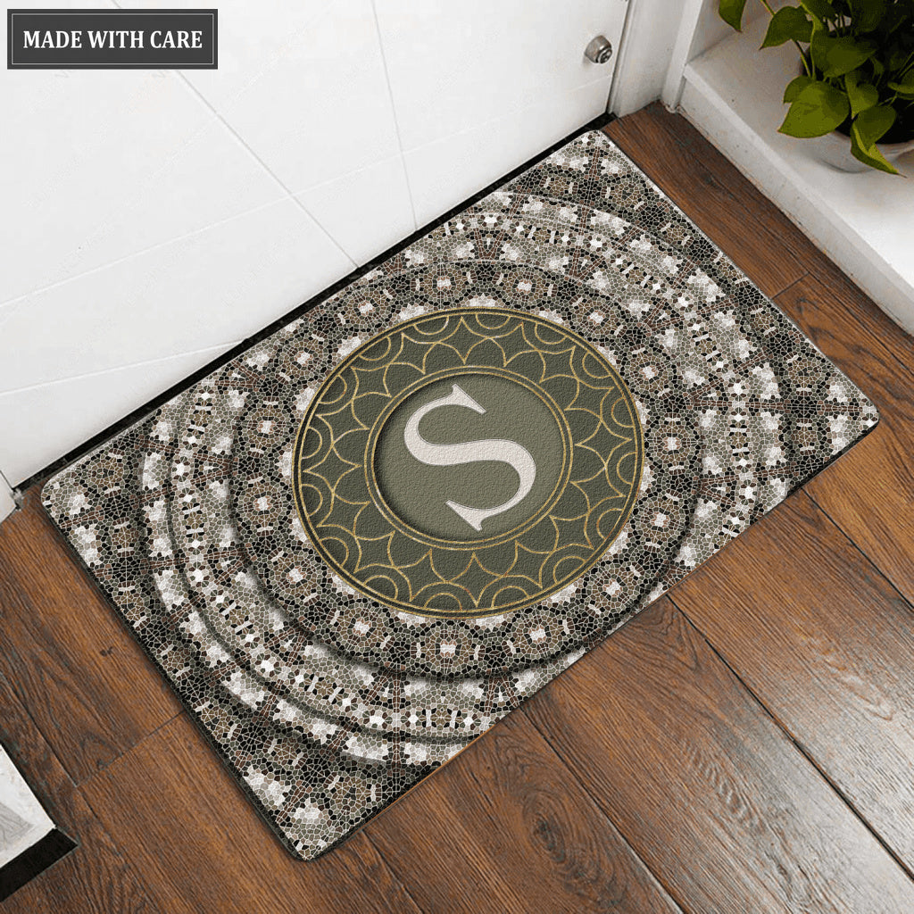 Luvingrace L38 Monogram The First Letter of Family Name Personalized Doormat