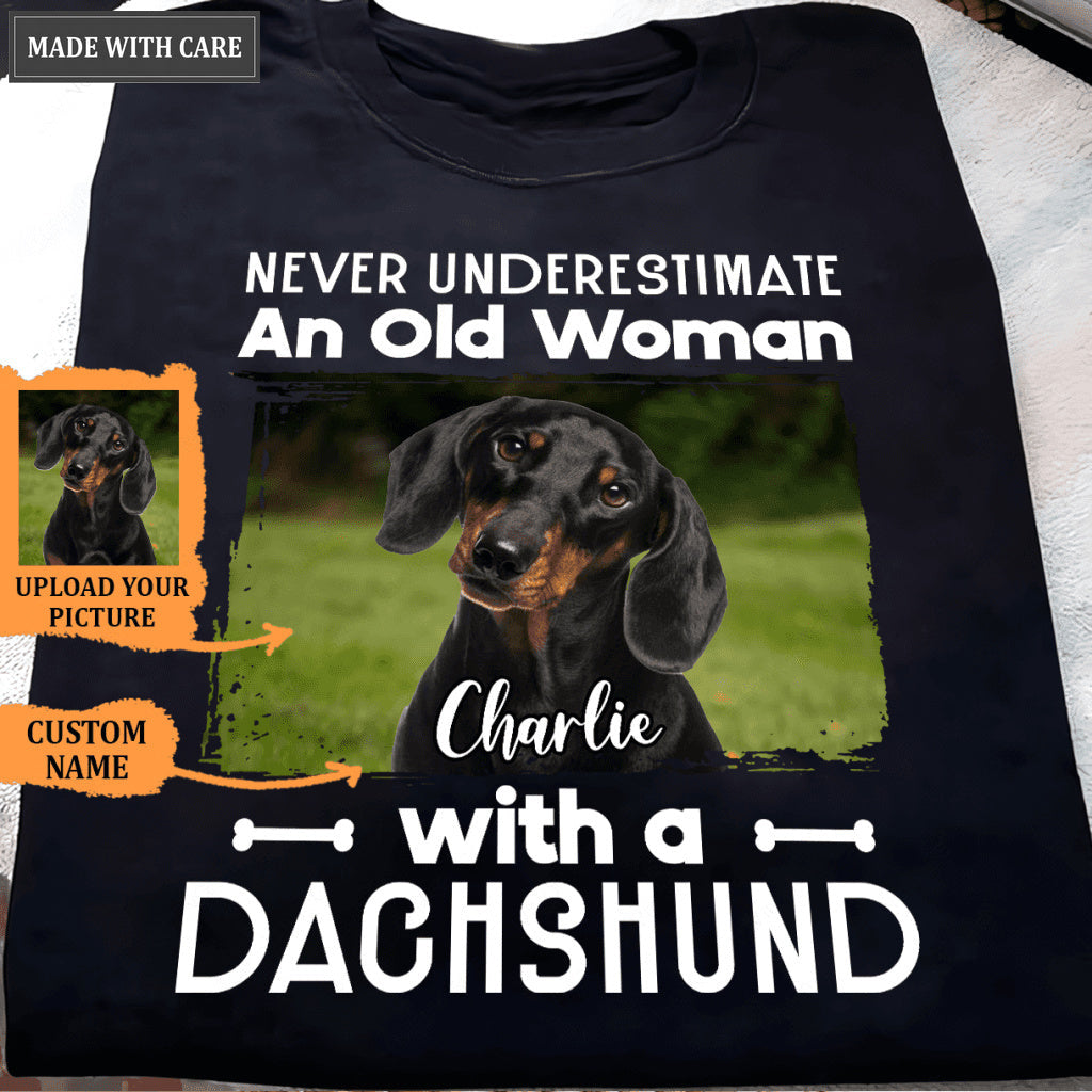 Never underestimate an old woman with A dachshund - Personalized Custom Unisex T-Shirt